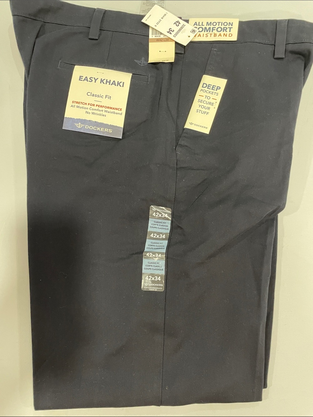 Men’s new with tags Dockets easy khaki classic fit 42x34 navy blue flat front